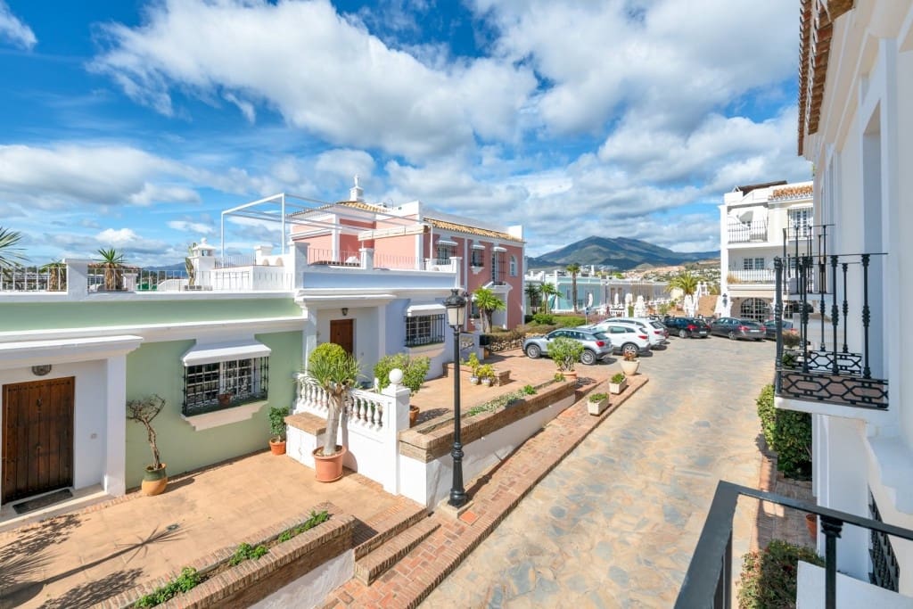 2 sypialnia Dom na sprzedaż w Nueva Andalucia z basenem garażem - 550 000 € (Ref: 8568361)