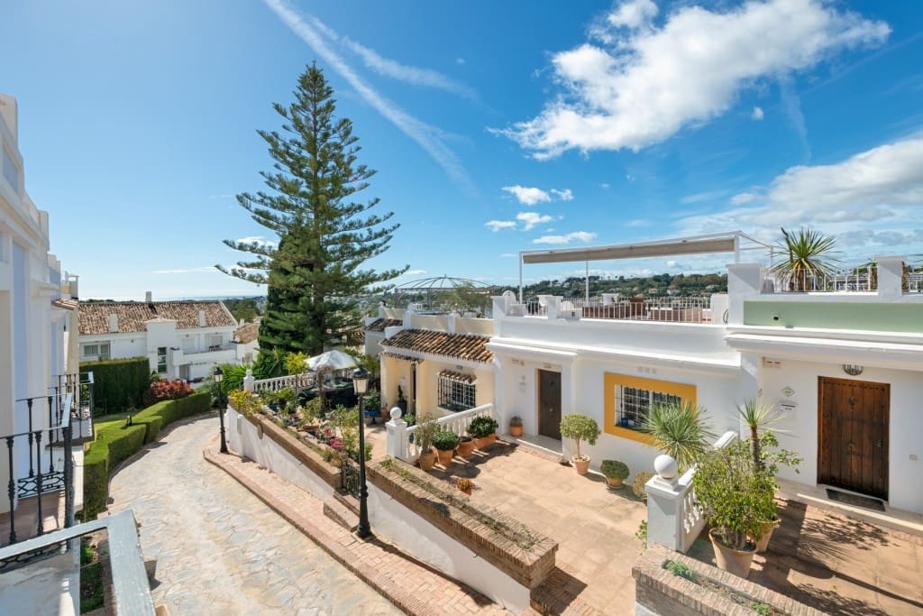 2 sypialnia Dom na sprzedaż w Nueva Andalucia z basenem garażem - 550 000 € (Ref: 8568361)