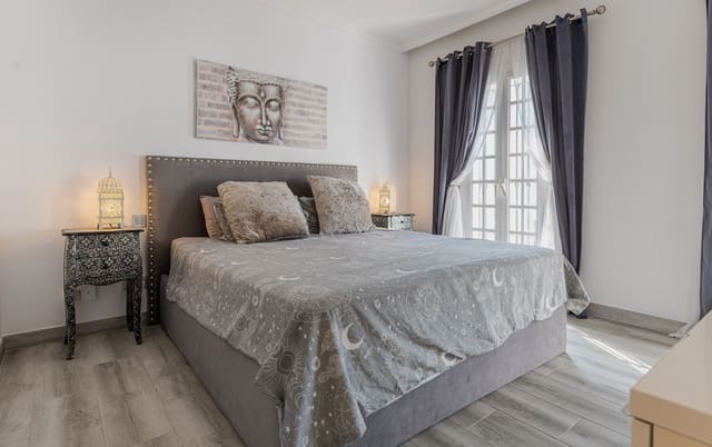 2 soverom Hus til salgs i Nueva Andalucia, Marbella med svømmebasseng garasje - € 595 000 (Ref: 8570431)