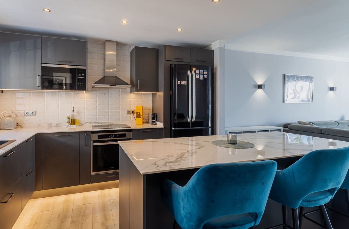 2 makuuhuone Omakotitalo myytävänä paikassa Nueva Andalucia mukana uima-altaan 
autotalli - 595 000 € (Ref: 8570431)