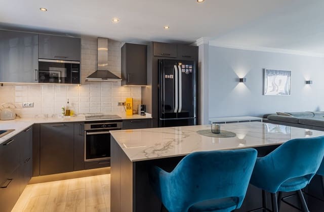 2 soverom Hus til salgs i Nueva Andalucia, Marbella med svømmebasseng garasje - € 595 000 (Ref: 8570431)