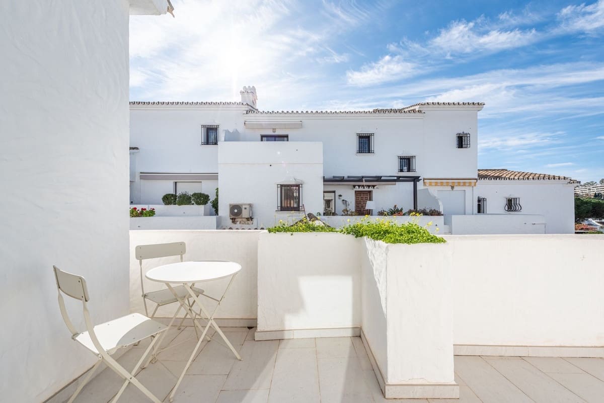 3 sovrum Hus till salu i Nueva Andalucia med pool garage - 644 000 € (Ref: 8574235)
