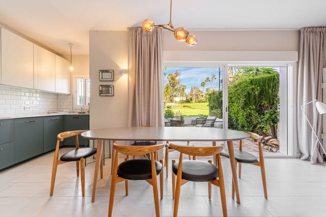 3 soverom Hus til salgs i Nueva Andalucia, Marbella med svømmebasseng garasje - € 644 000 (Ref: 8574235)