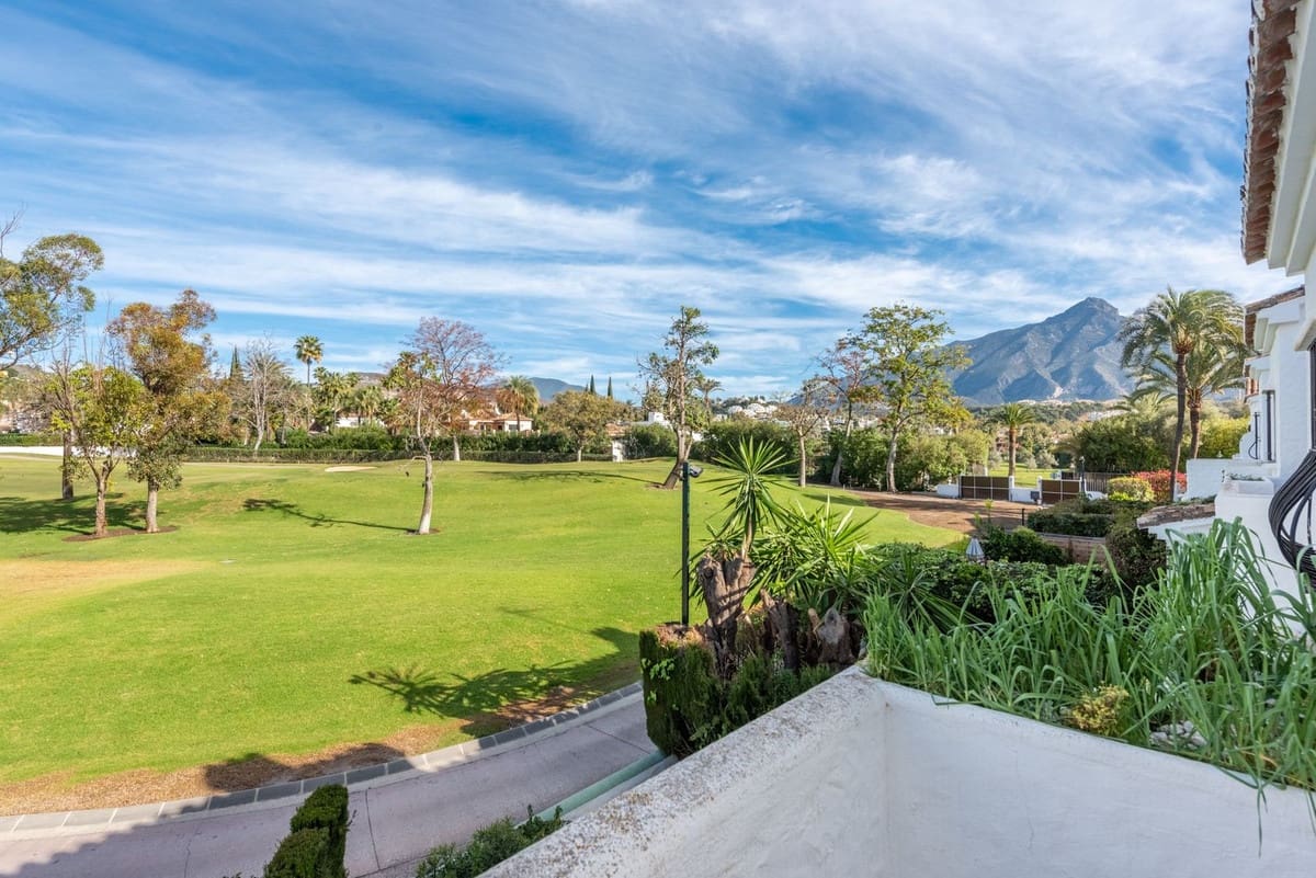 3 sovrum Hus till salu i Nueva Andalucia med pool garage - 644 000 € (Ref: 8574235)