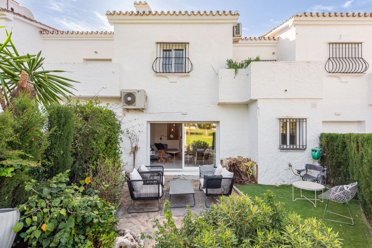 3 sovrum Hus till salu i Nueva Andalucia med pool garage - 644 000 € (Ref: 8574235)