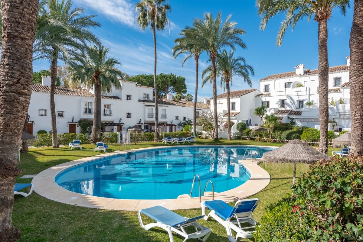 3 sovrum Hus till salu i Nueva Andalucia med pool garage - 644 000 € (Ref: 8574235)