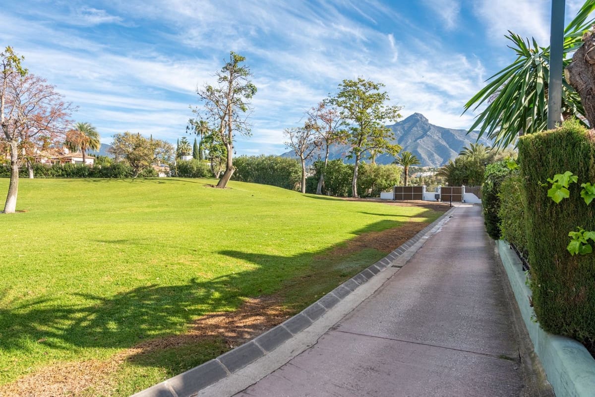 3 sovrum Hus till salu i Nueva Andalucia med pool garage - 644 000 € (Ref: 8574235)