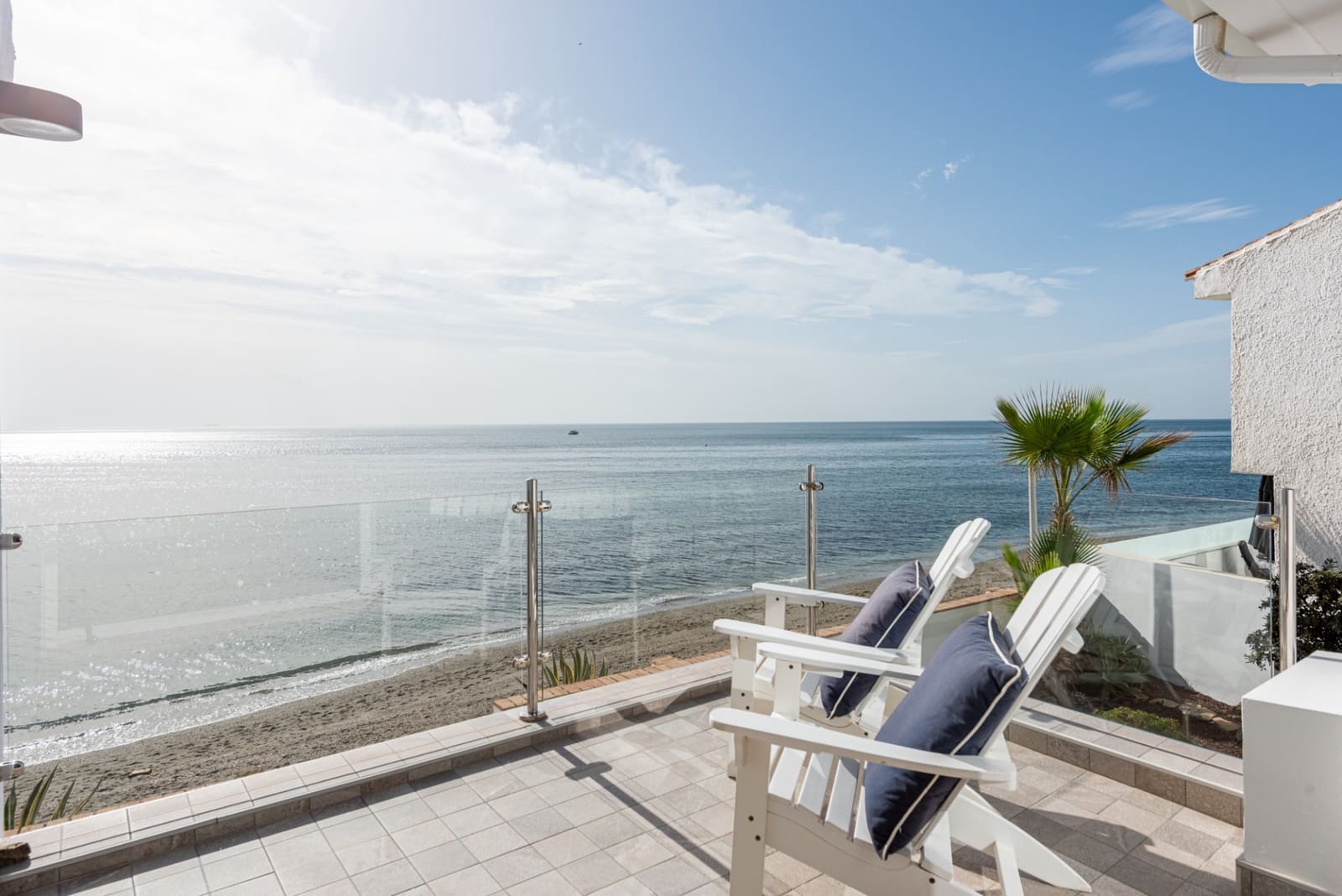 4 bedroom Villa for sale in Estepona with pool garage - € 1,420,000 (Ref: 8576673)