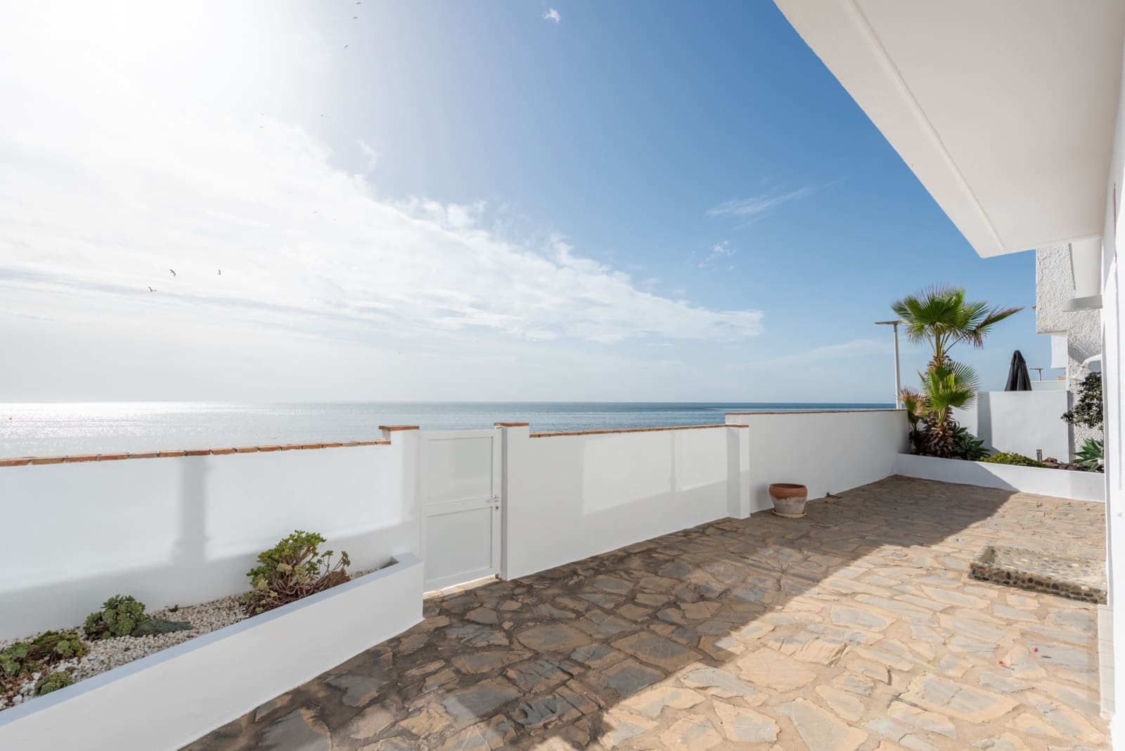 4 bedroom Villa for sale in Estepona with pool garage - € 1,420,000 (Ref: 8576673)