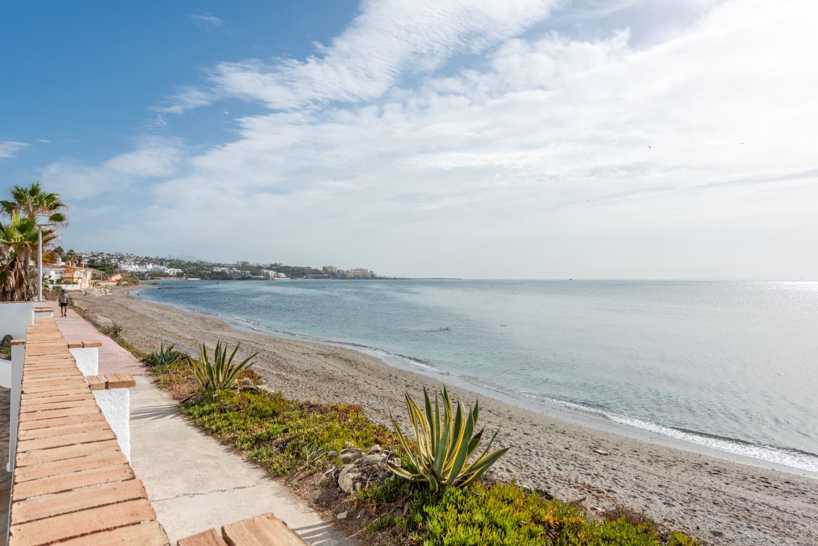 4 bedroom Villa for sale in Estepona with pool garage - € 1,420,000 (Ref: 8576673)