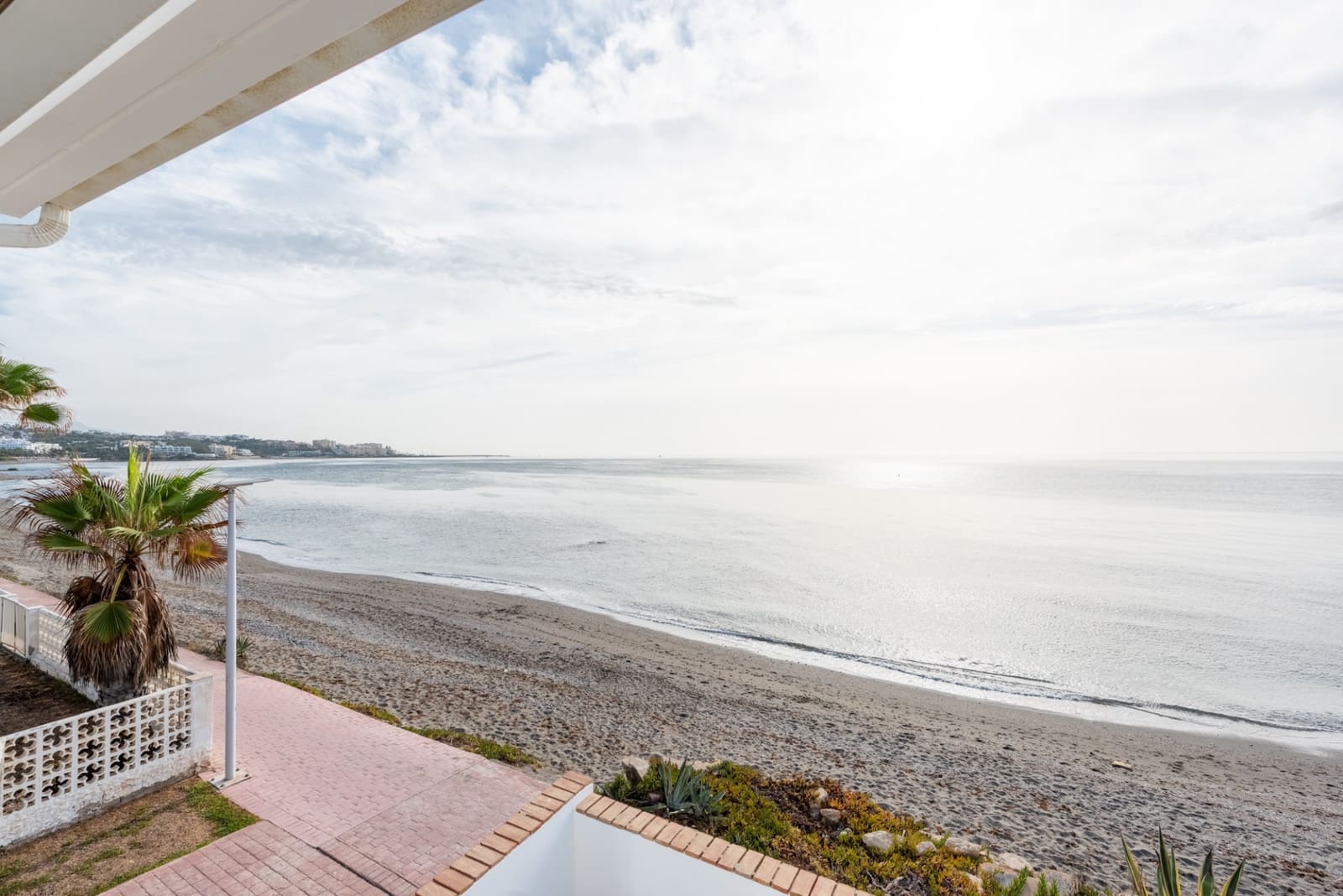 4 bedroom Villa for sale in Estepona with pool garage - € 1,420,000 (Ref: 8576673)