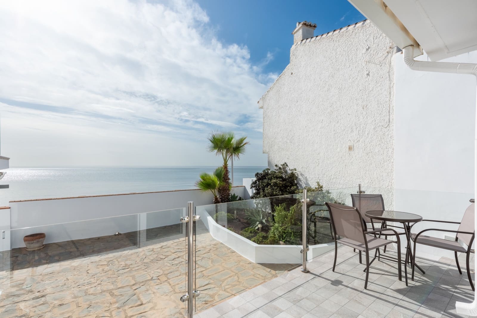 4 bedroom Villa for sale in Estepona with pool garage - € 1,420,000 (Ref: 8576673)