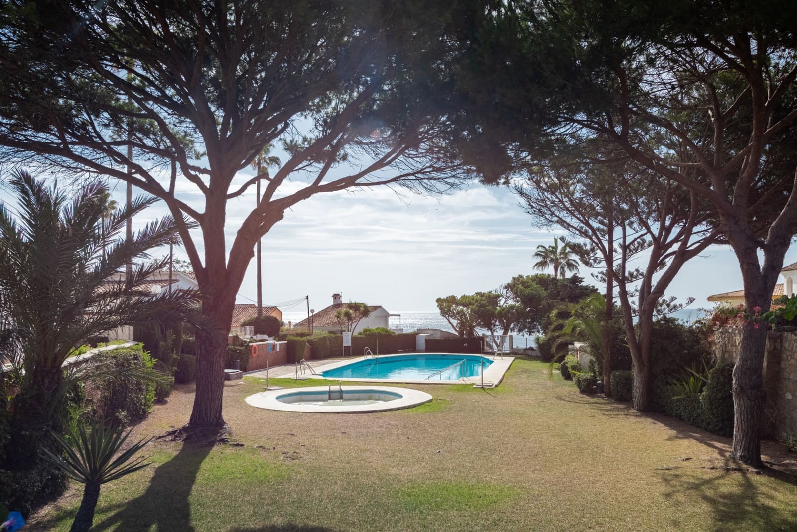 4 bedroom Villa for sale in Estepona with pool garage - € 1,420,000 (Ref: 8576673)