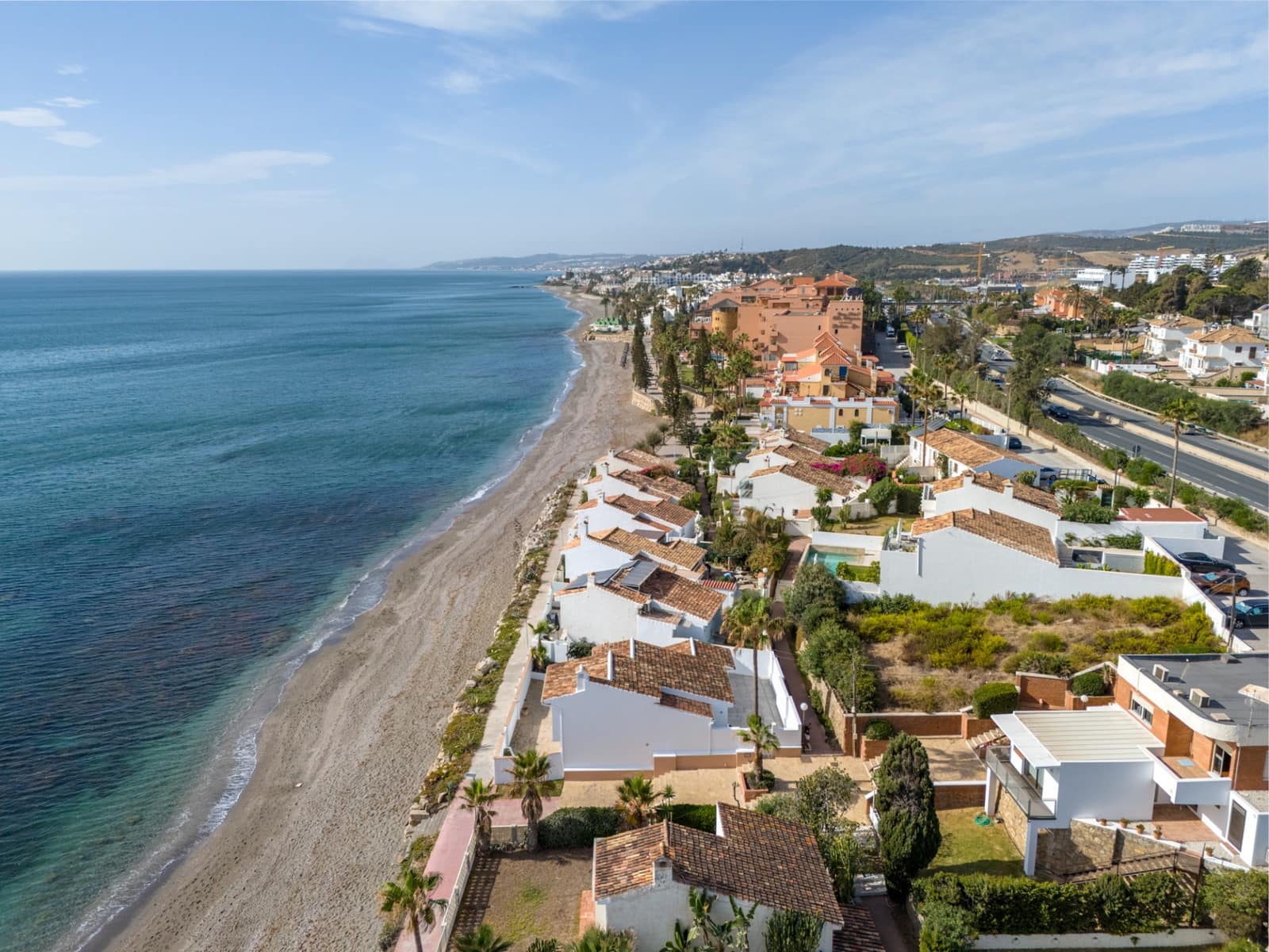 4 bedroom Villa for sale in Estepona with pool garage - € 1,420,000 (Ref: 8576673)