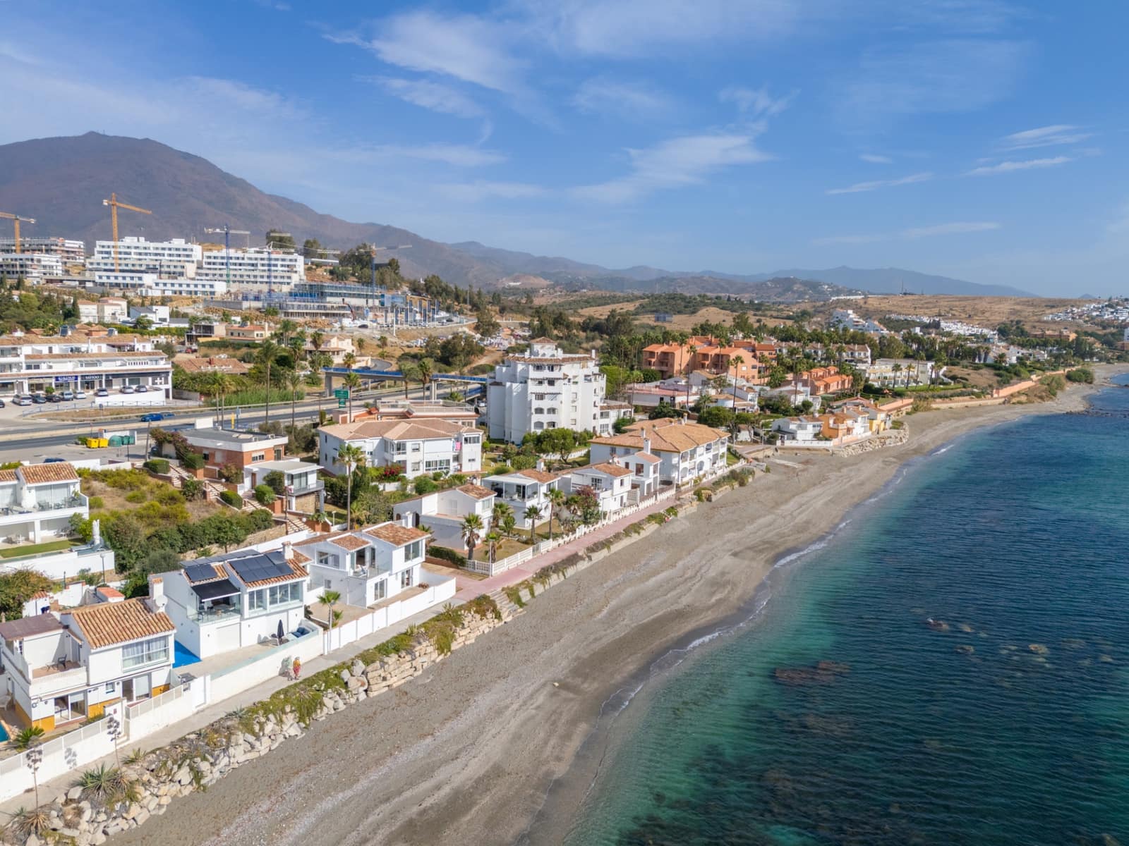 4 bedroom Villa for sale in Estepona with pool garage - € 1,420,000 (Ref: 8576673)