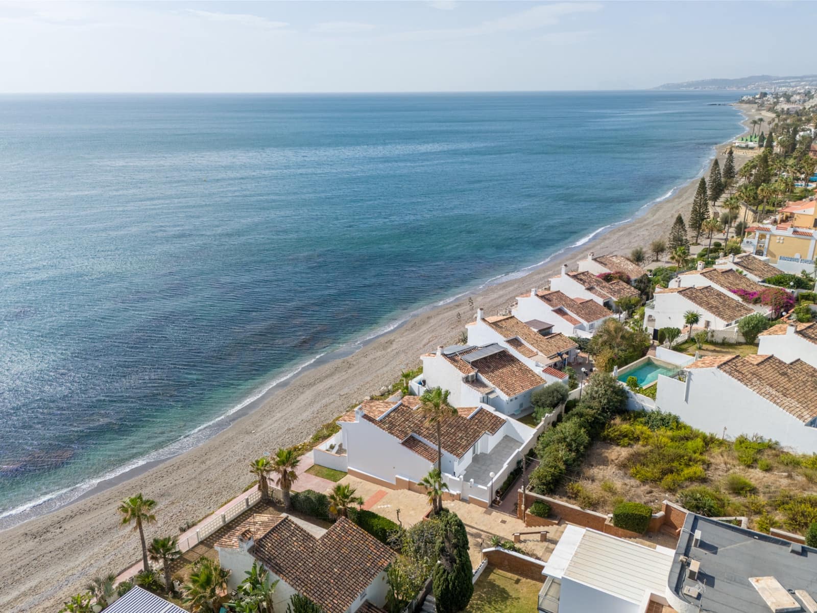 4 bedroom Villa for sale in Estepona with pool garage - € 1,420,000 (Ref: 8576673)
