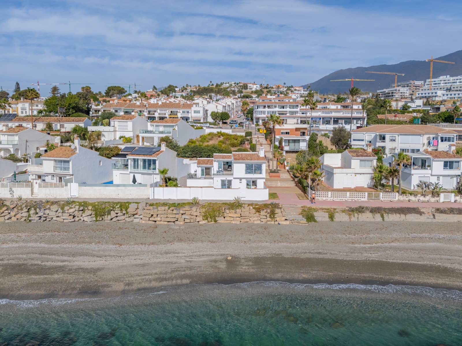 4 bedroom Villa for sale in Estepona with pool garage - € 1,420,000 (Ref: 8576673)