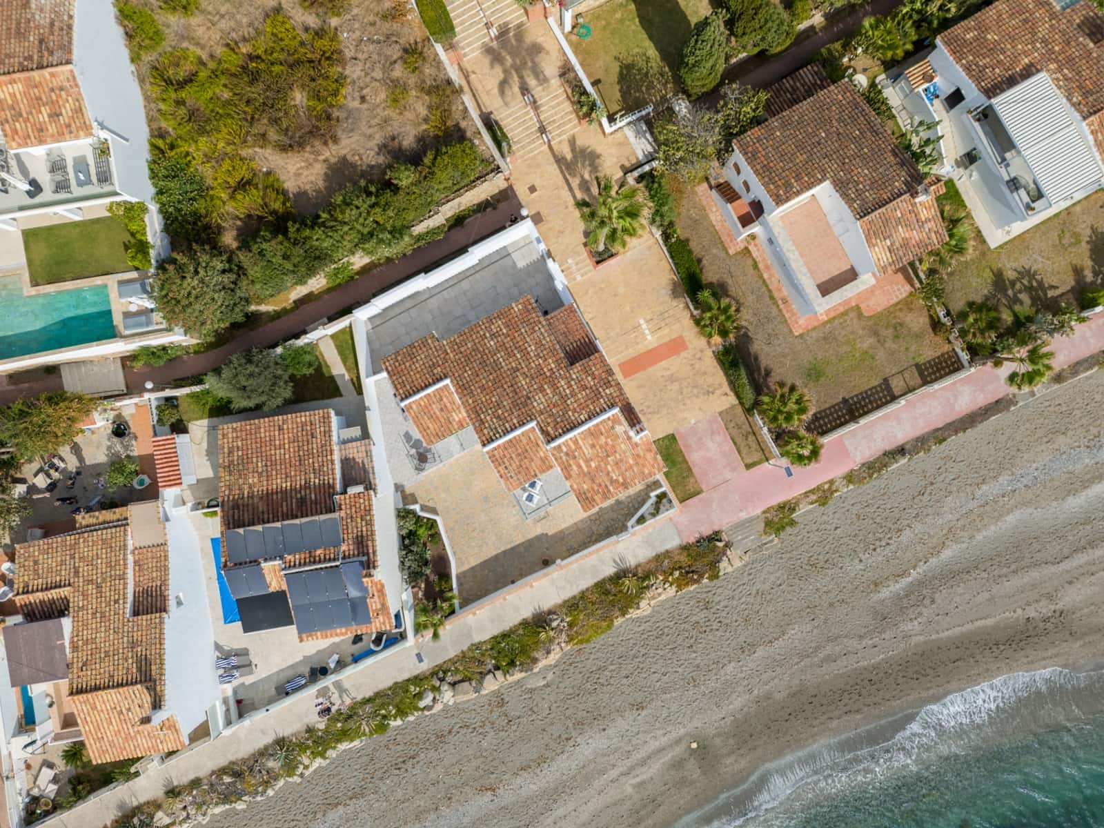 4 bedroom Villa for sale in Estepona with pool garage - € 1,420,000 (Ref: 8576673)