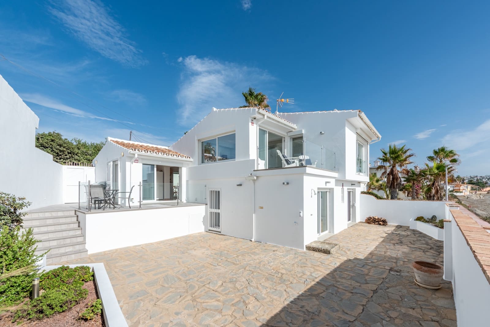 4 soveværelse Villa til salg i Estepona med swimmingpool garage - € 1.399.000 (Ref: 8576673)