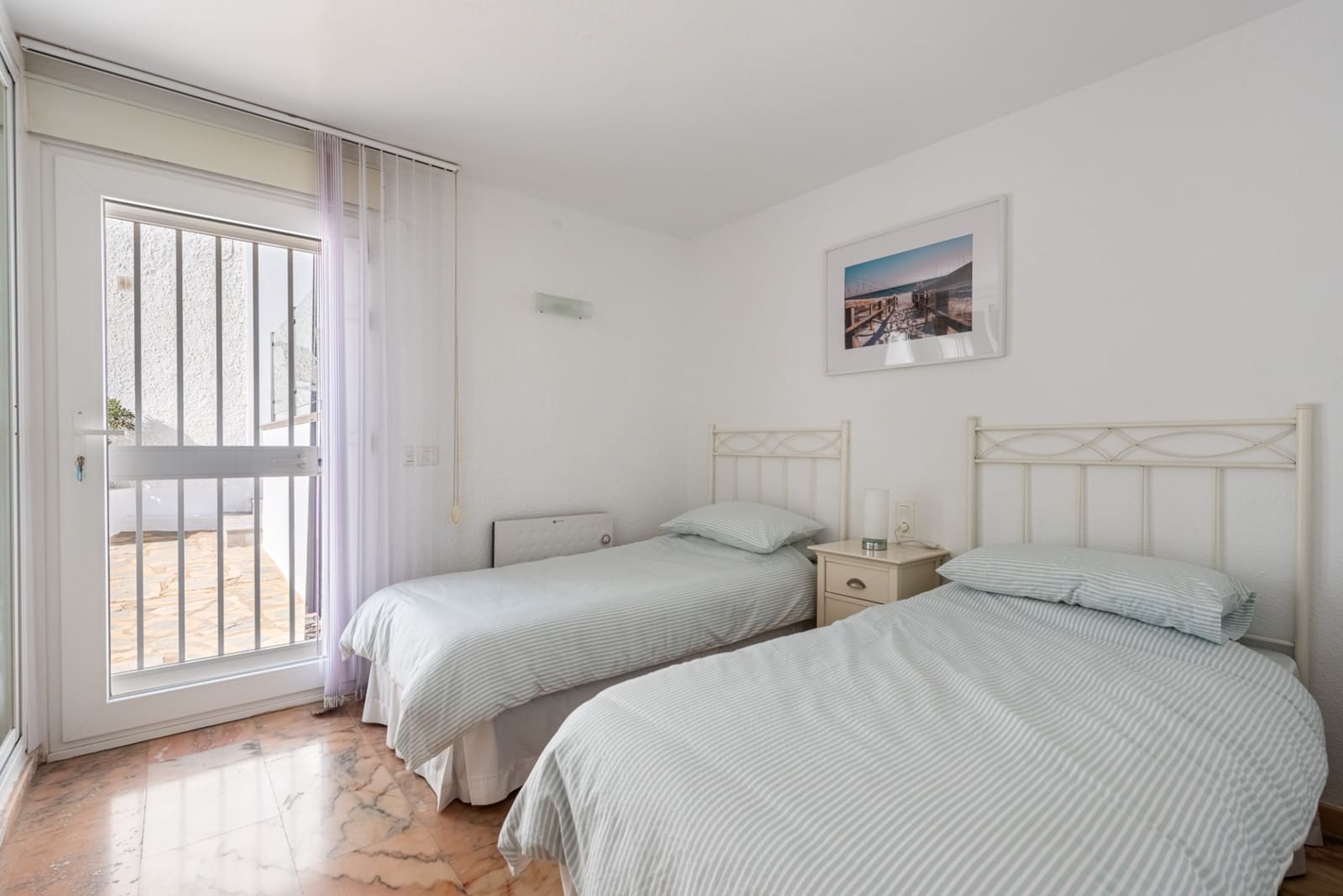 4 soveværelse Villa til salg i Estepona med swimmingpool garage - € 1.399.000 (Ref: 8576673)