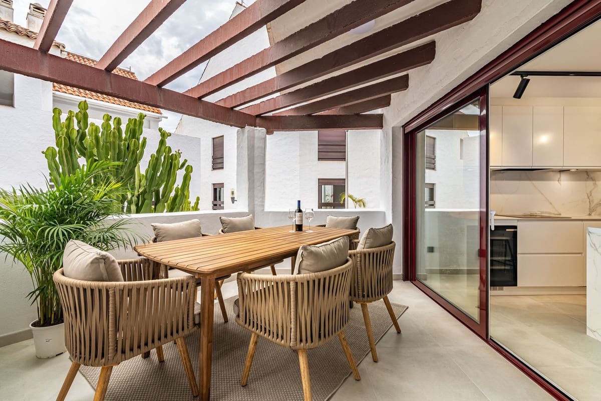 3 makuuhuone Huoneisto myytävänä paikassa Nueva Andalucia mukana uima-altaan - 659 000 € (Ref: 8579980)