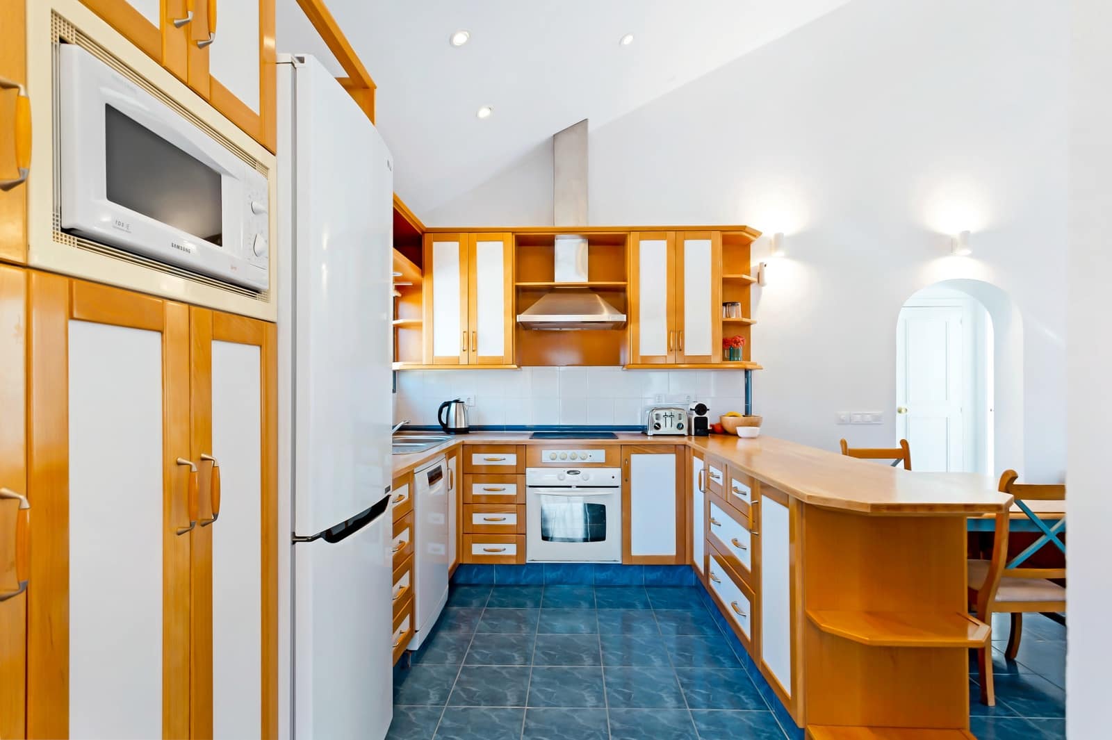 3 bedroom Penthouse for sale in Marbella with pool - € 450,000 (Ref: 8584576)