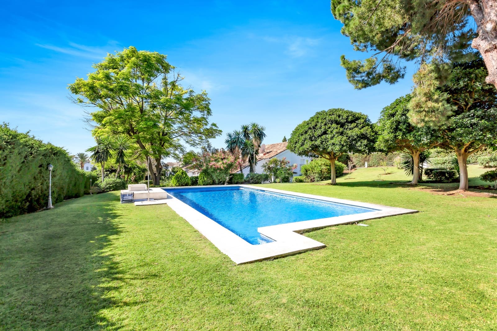 3 bedroom Penthouse for sale in Marbella with pool - € 450,000 (Ref: 8584576)