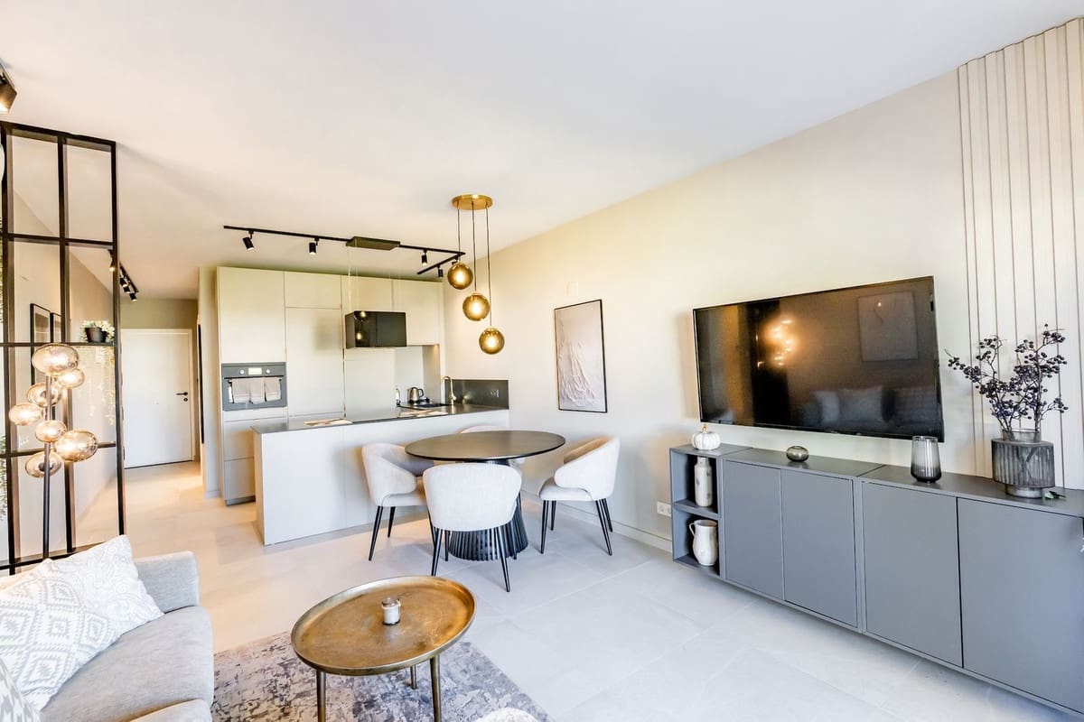 3 soverom Leilighet til salgs i Nueva Andalucia med svømmebasseng garasje - € 649 000 (Ref: 8595381)