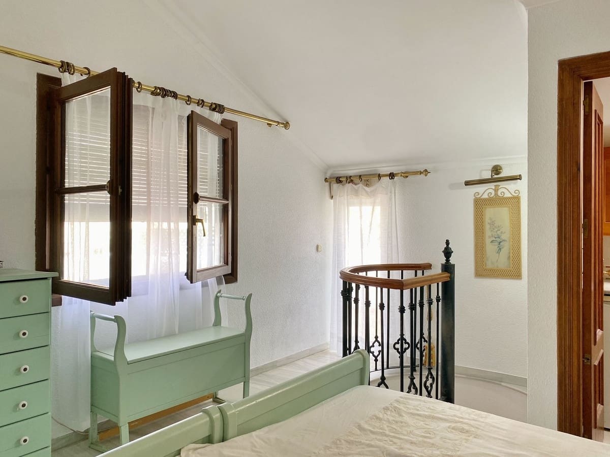 3 bedroom Penthouse for sale in Marbella - € 575,000 (Ref: 8636393)