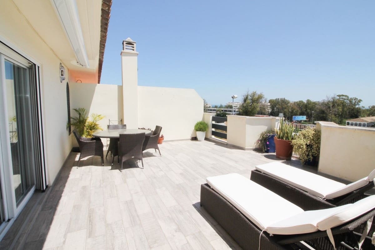 3 soverom Penthouse til salgs i Nueva Andalucia med svømmebasseng - € 620 000 (Ref: 8668343)