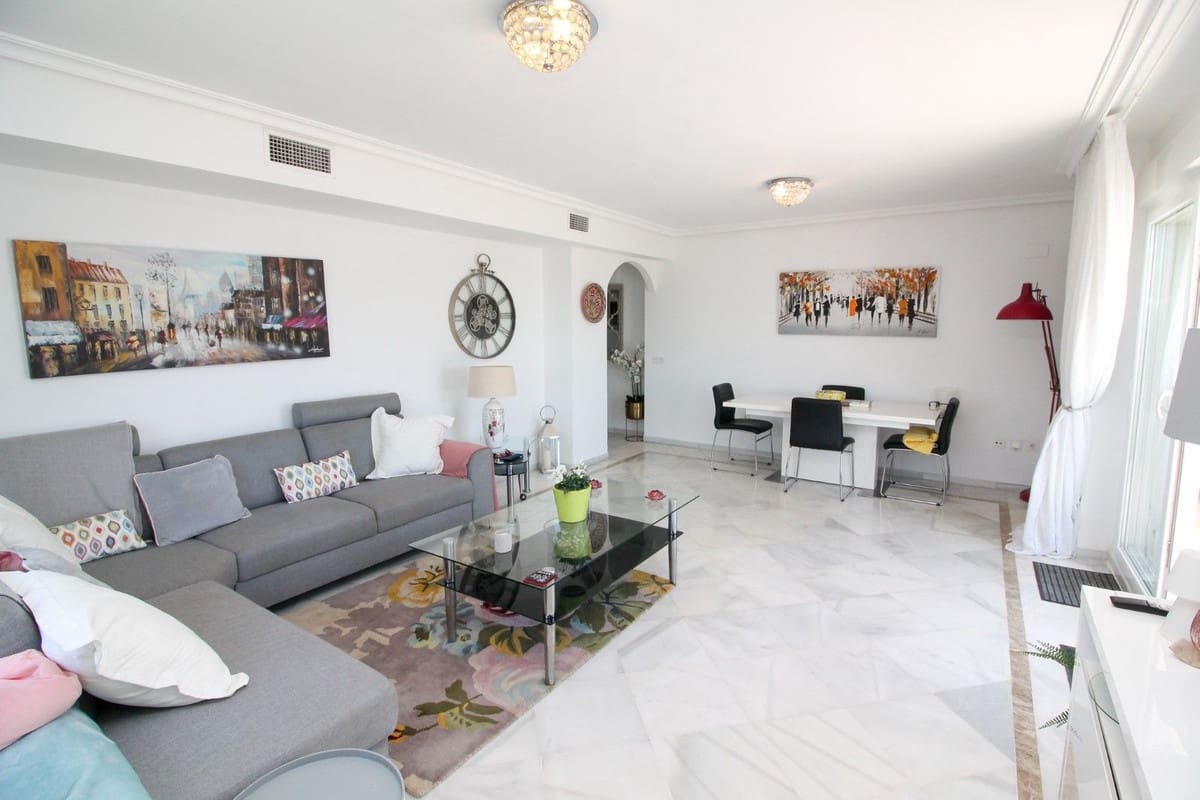 3 soverom Penthouse til salgs i Nueva Andalucia med svømmebasseng - € 620 000 (Ref: 8668343)