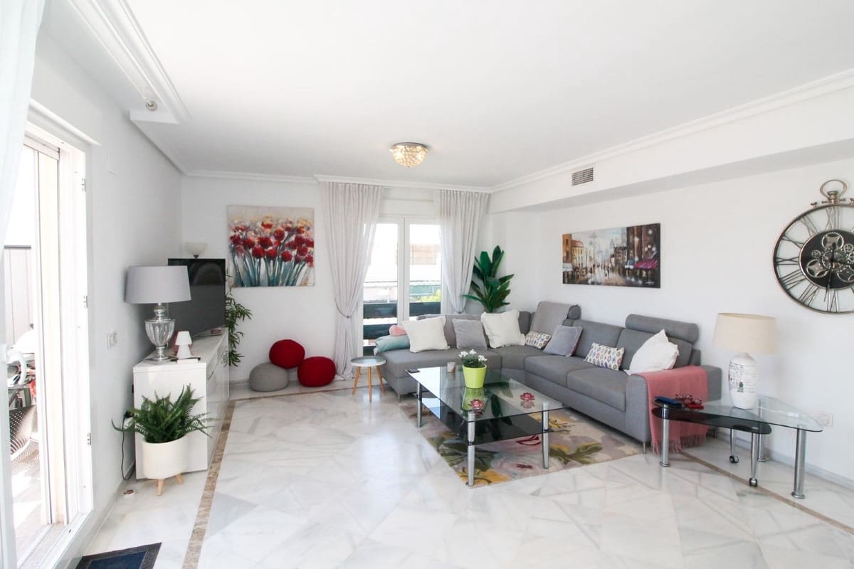 3 soverom Penthouse til salgs i Nueva Andalucia med svømmebasseng - € 620 000 (Ref: 8668343)