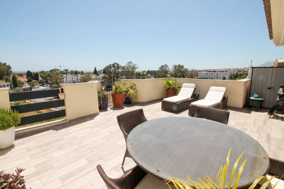 3 soverom Penthouse til salgs i Nueva Andalucia med svømmebasseng - € 620 000 (Ref: 8668343)