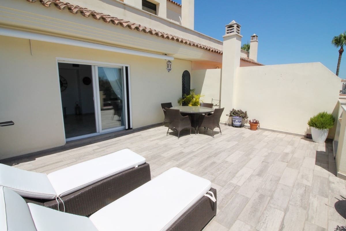 3 soverom Penthouse til salgs i Nueva Andalucia med svømmebasseng - € 620 000 (Ref: 8668343)