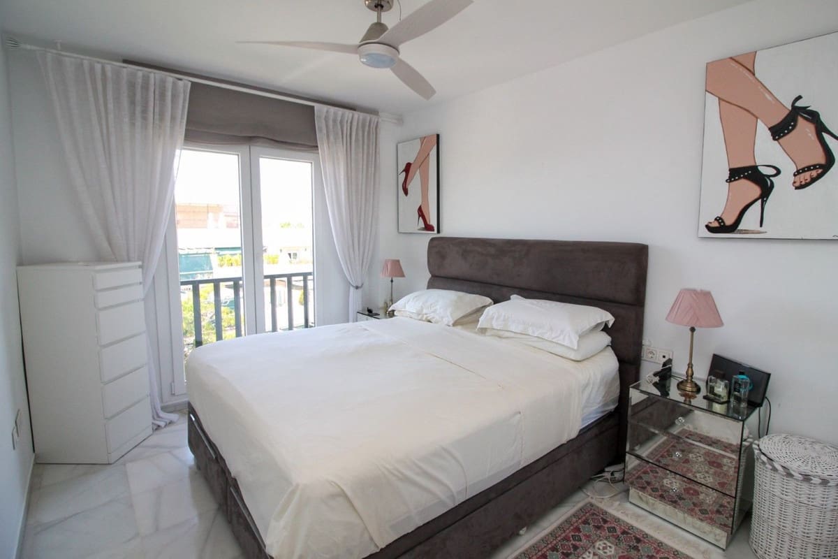 3 soverom Penthouse til salgs i Nueva Andalucia med svømmebasseng - € 620 000 (Ref: 8668343)