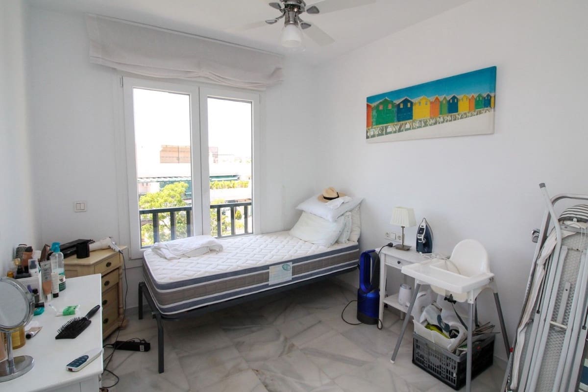 3 soverom Penthouse til salgs i Nueva Andalucia med svømmebasseng - € 620 000 (Ref: 8668343)