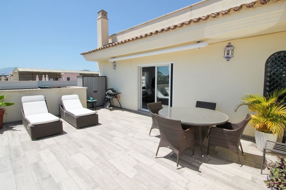 3 soverom Penthouse til salgs i Nueva Andalucia med svømmebasseng - € 620 000 (Ref: 8668343)