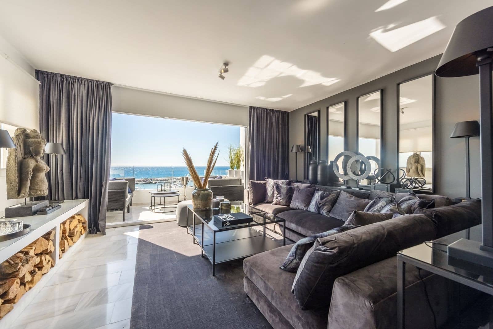 2 bedroom Apartment for sale in Puerto Banus with garage - € 1,200,000 (Ref: 8671809)