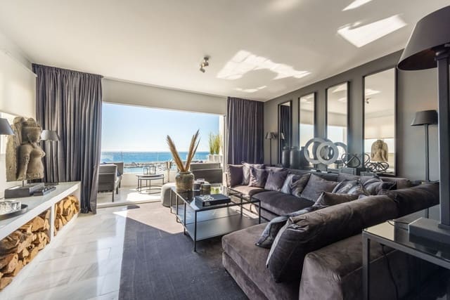 2 bedroom Apartment for sale in Puerto Banus, Marbella with garage - € 1,200,000 (Ref: 8671809)