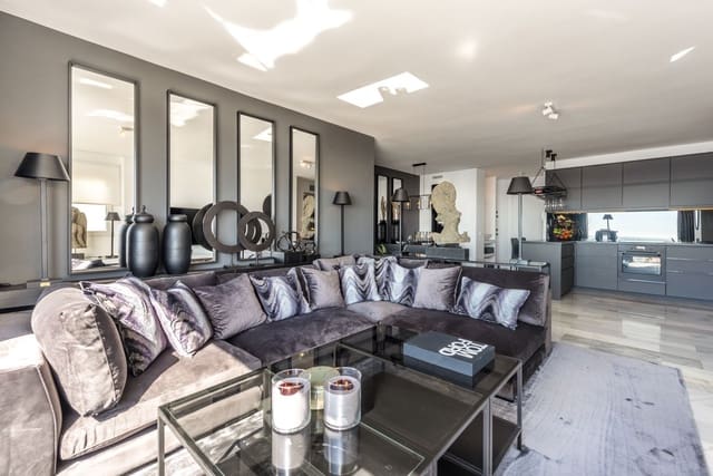 2 bedroom Apartment for sale in Puerto Banus, Marbella with garage - € 1,200,000 (Ref: 8671809)