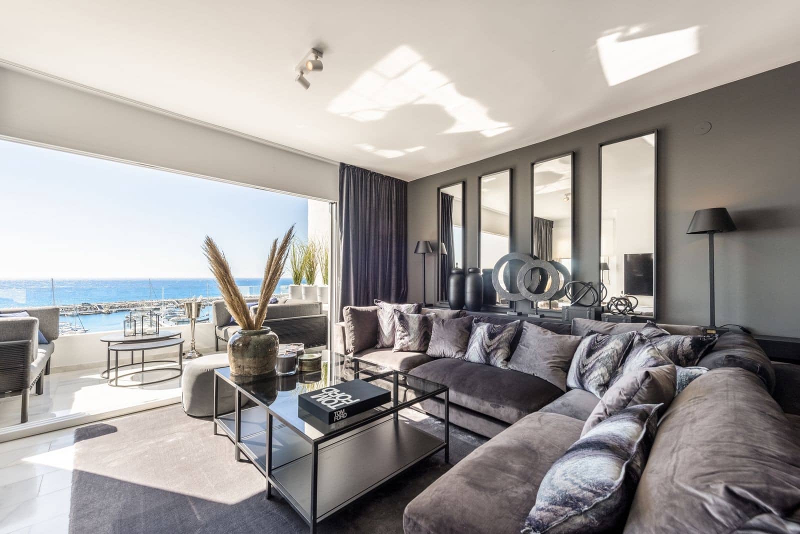 2 bedroom Apartment for sale in Puerto Banus with garage - € 1,200,000 (Ref: 8671809)