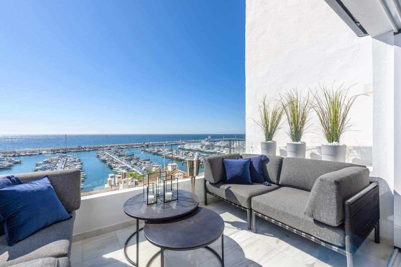 2 bedroom Apartment for sale in Puerto Banus with garage - € 1,200,000 (Ref: 8671809)