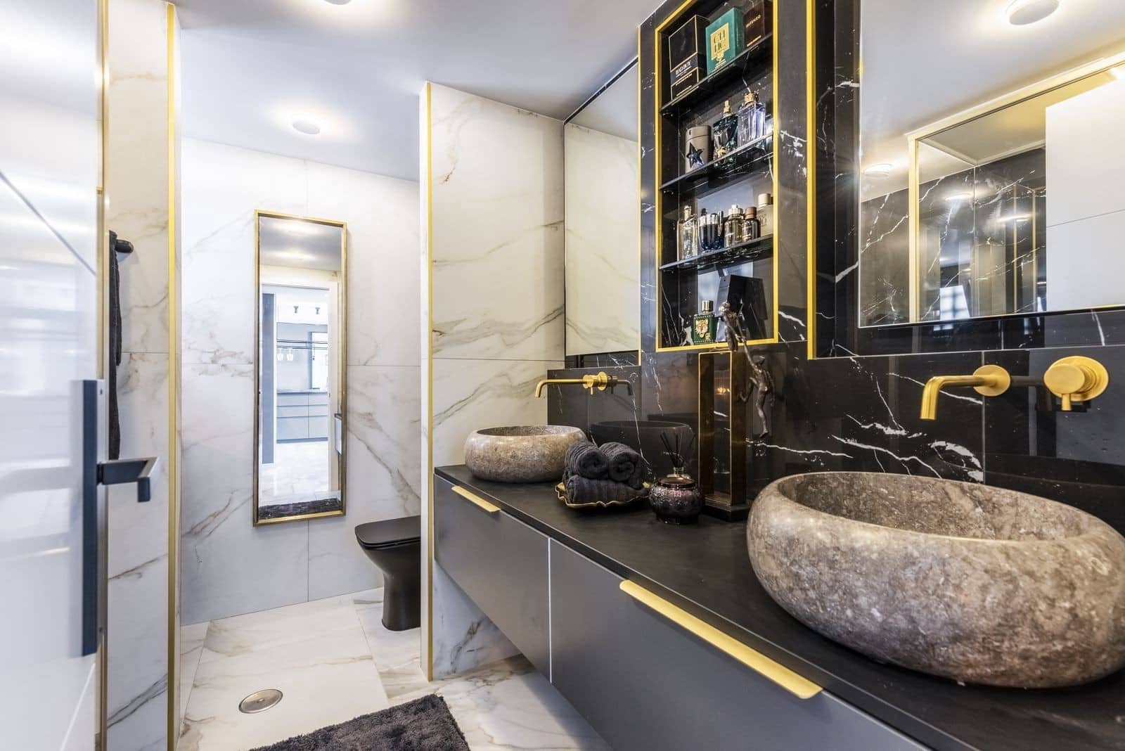 2 bedroom Apartment for sale in Puerto Banus with garage - € 1,200,000 (Ref: 8671809)