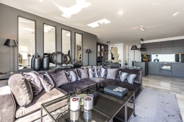 2 soveværelse Lejlighed til salg i Puerto Banus, Marbella med garage - € 1.200.000 (Ref: 8671809)