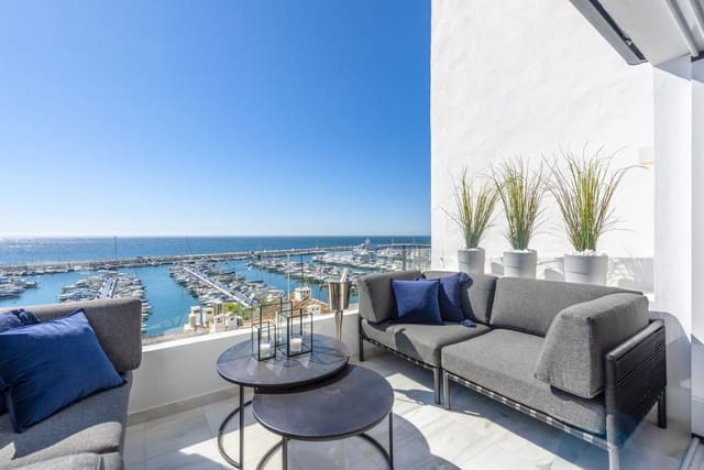2 soveværelse Lejlighed til salg i Puerto Banus, Marbella med garage - € 1.200.000 (Ref: 8671809)