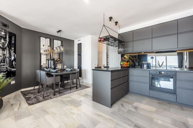 2 soveværelse Lejlighed til salg i Puerto Banus, Marbella med garage - € 1.200.000 (Ref: 8671809)
