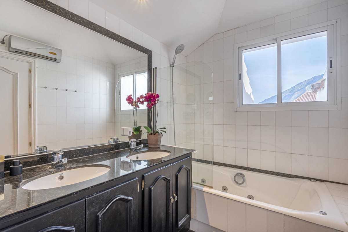 2 sovrum Takvåning till salu i Golden Mile med pool garage - 650 000 € (Ref: 8677772)