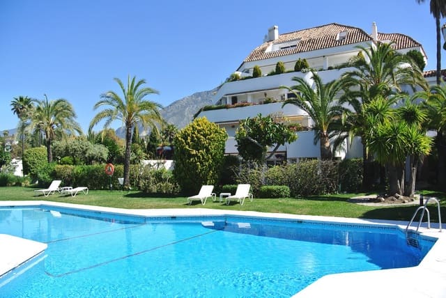 2 soverom Penthouse til salgs i Golden Mile, Marbella med svømmebasseng garasje - € 680 000 (Ref: 8677772)
