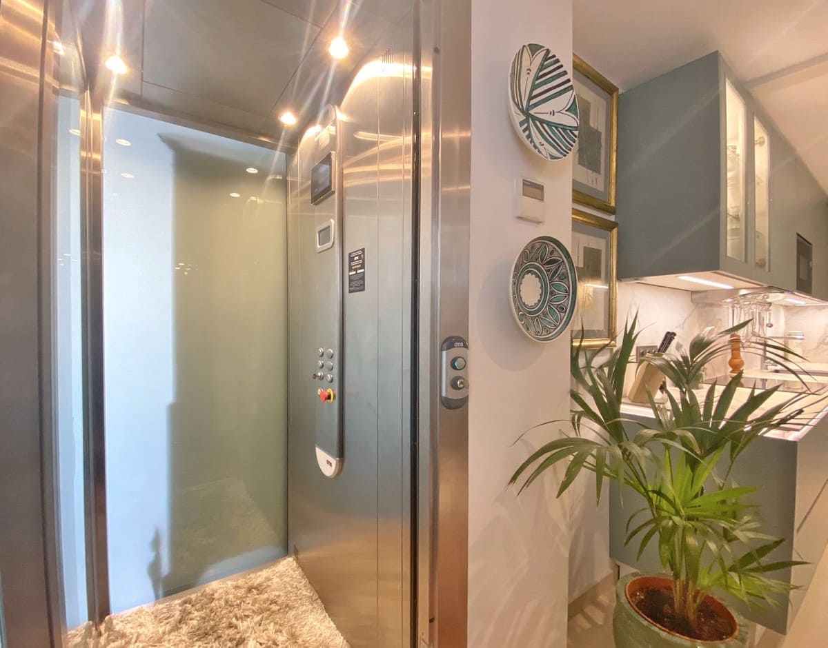 2 Zimmer Penthouse zu verkaufen in Marbella mit Garage - 695.000 € (Ref: 8687499)