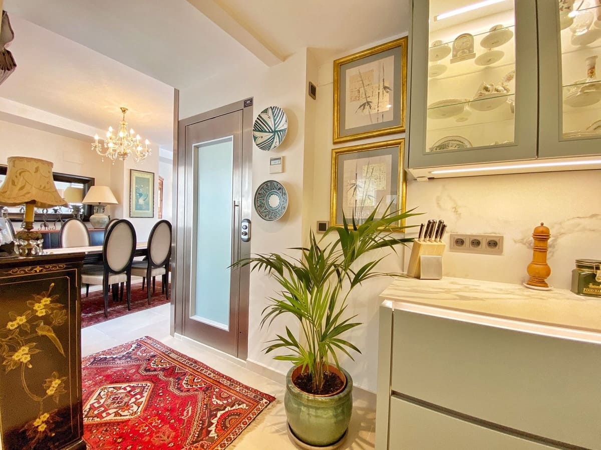 2 Zimmer Penthouse zu verkaufen in Marbella mit Garage - 695.000 € (Ref: 8687499)